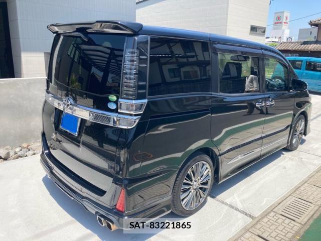 Toyota VOXY 2019-05 7021871-2