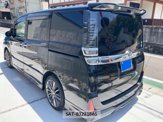 Toyota VOXY 2019-05 7021871-3