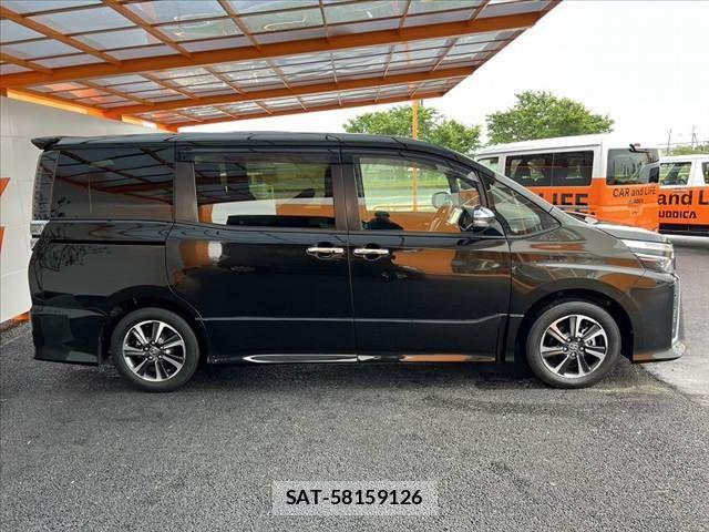 Toyota VOXY 2019-08 7021863-11