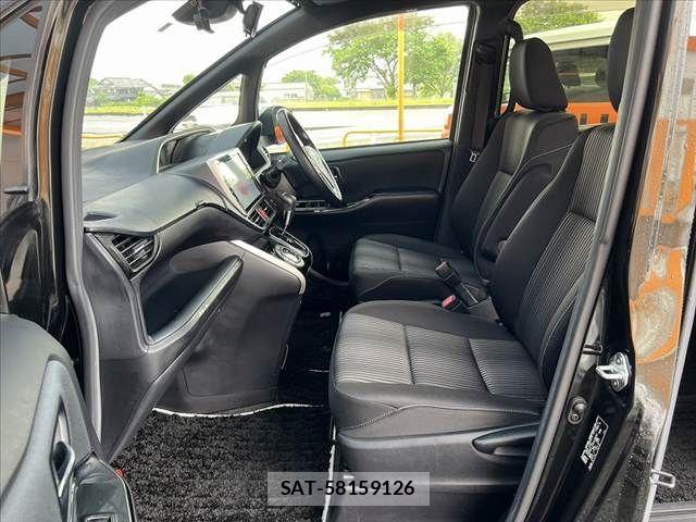 Toyota VOXY 2019-08 7021863-16