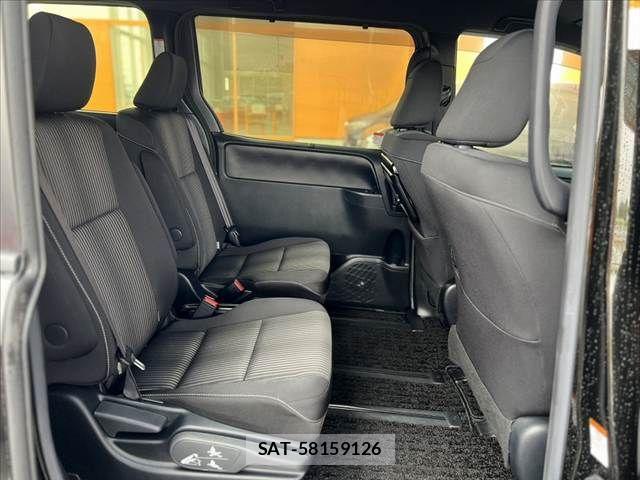 Toyota VOXY 2019-08 7021863-17