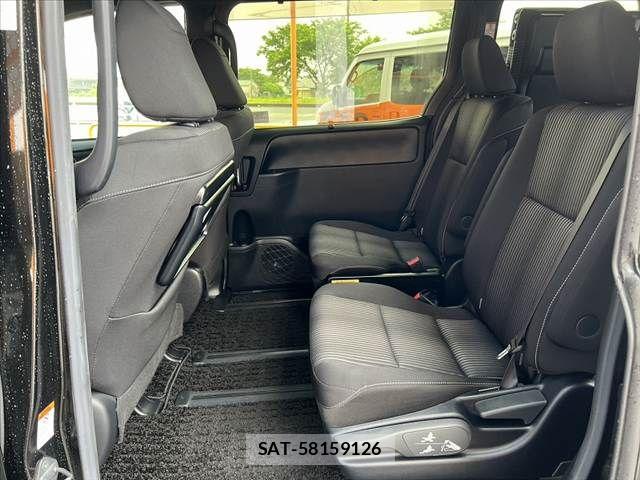 Toyota VOXY 2019-08 7021863-18