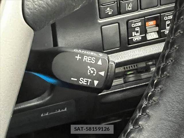 Toyota VOXY 2019-08 7021863-6