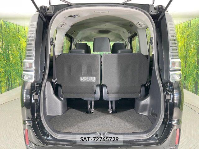 Toyota VOXY 2017-07 7061327-9