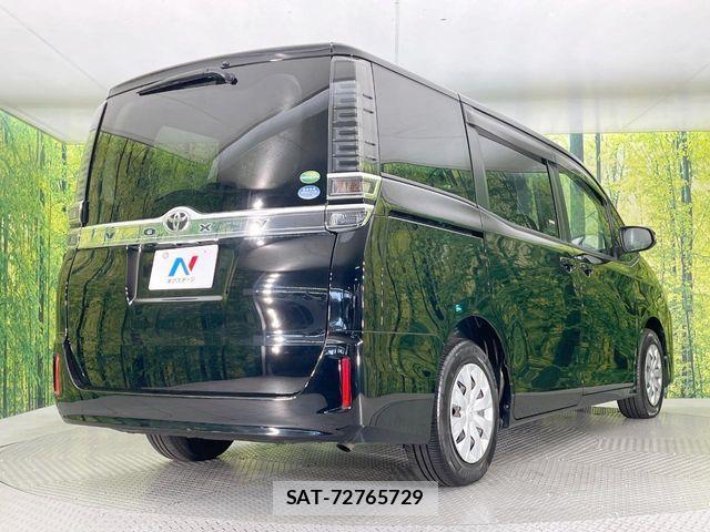 Toyota VOXY 2017-07 7061327-15