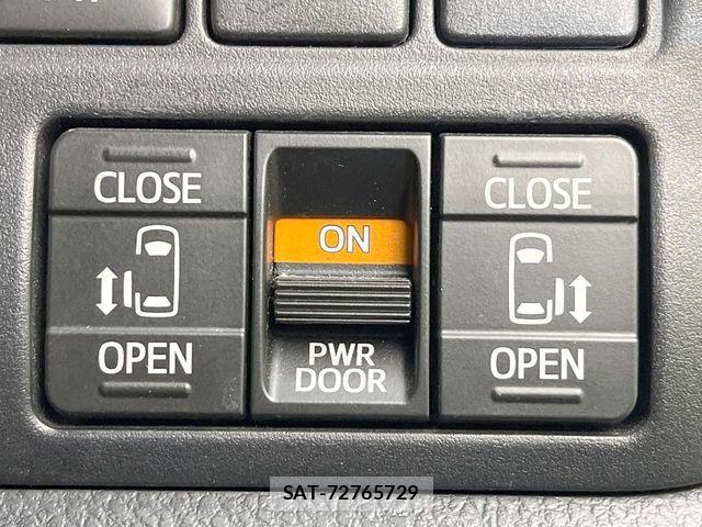 Toyota VOXY 2017-07 7061327-1