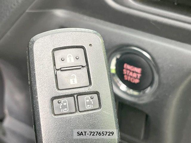 Toyota VOXY 2017-07 7061327-5