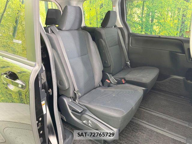 Toyota VOXY 2017-07 7061327-7