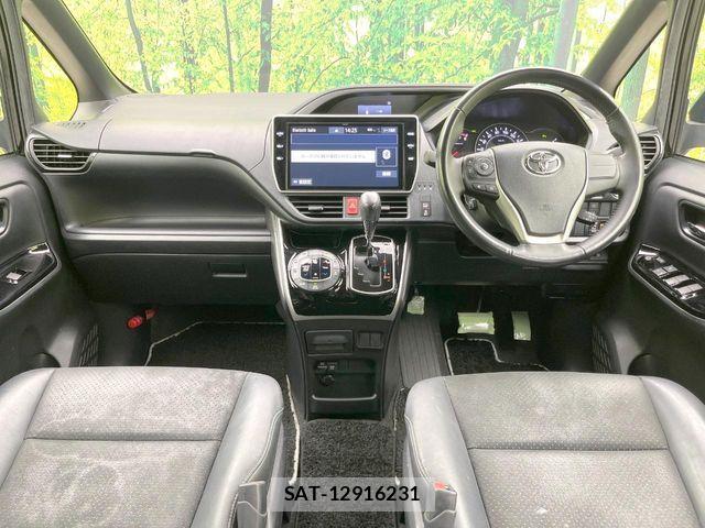 Toyota VOXY 2021-07 7061310-1