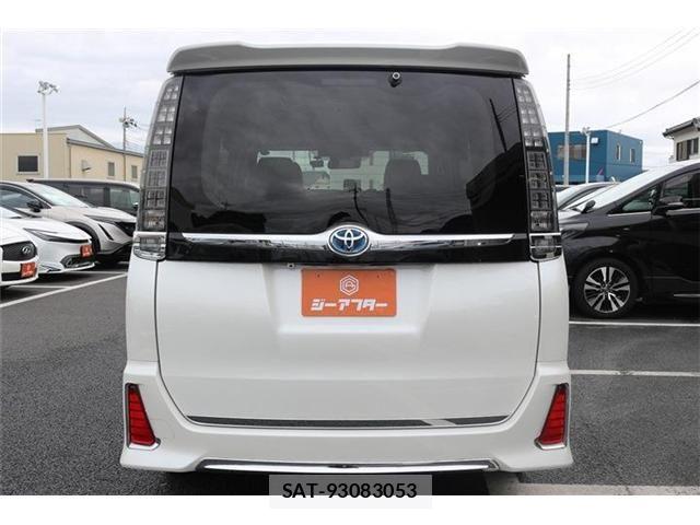 Toyota VOXY 2016-05 7061326-9