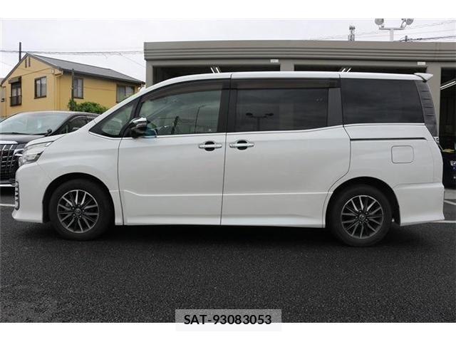 Toyota VOXY 2016-05 7061326-10