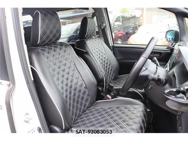 Toyota VOXY 2016-05 7061326-14