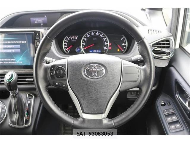 Toyota VOXY 2016-05 7061326-18