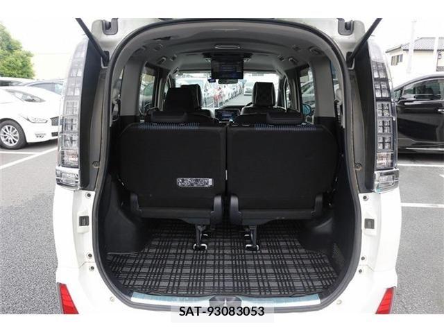 Toyota VOXY 2016-05 7061326-19