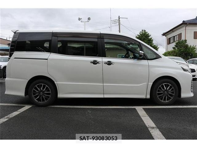Toyota VOXY 2016-05 7061326-8