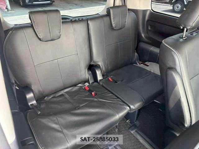 Toyota VOXY 2015-12 7061328-16