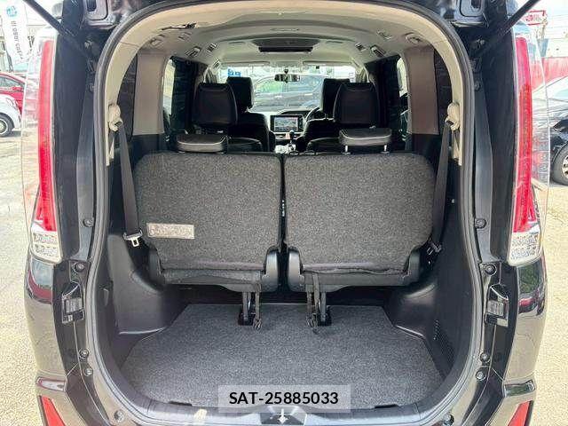 Toyota VOXY 2015-12 7061328-17