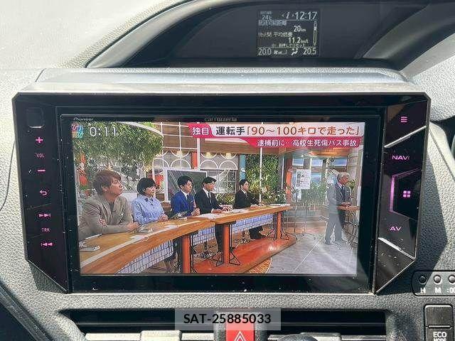 Toyota VOXY 2015-12 7061328-20