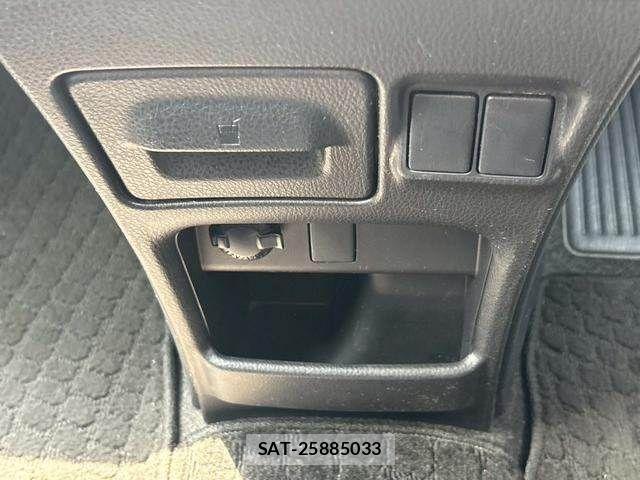 Toyota VOXY 2015-12 7061328-23