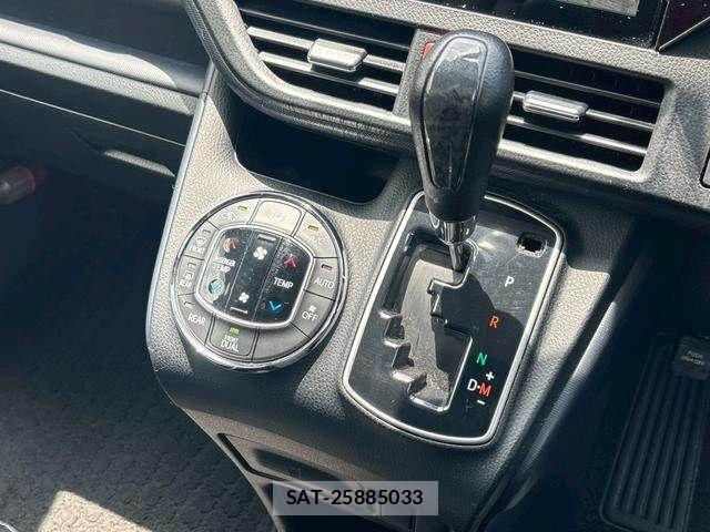 Toyota VOXY 2015-12 7061328-24