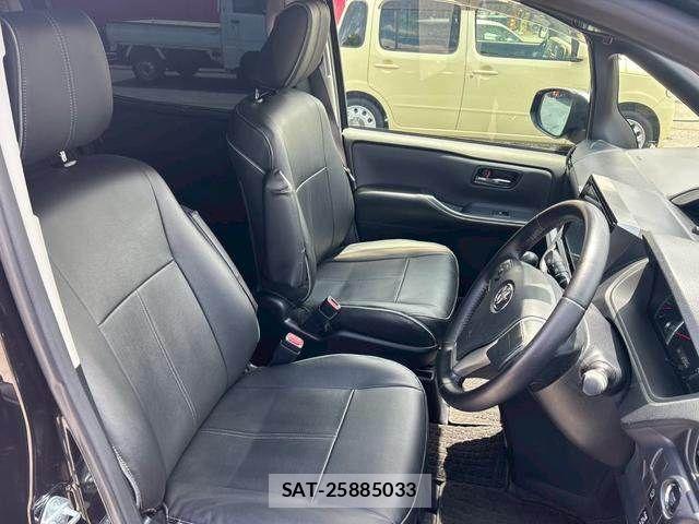Toyota VOXY 2015-12 7061328-27