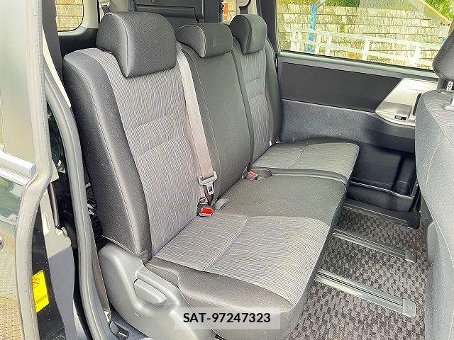 Toyota VOXY 2011-02 7061331-9