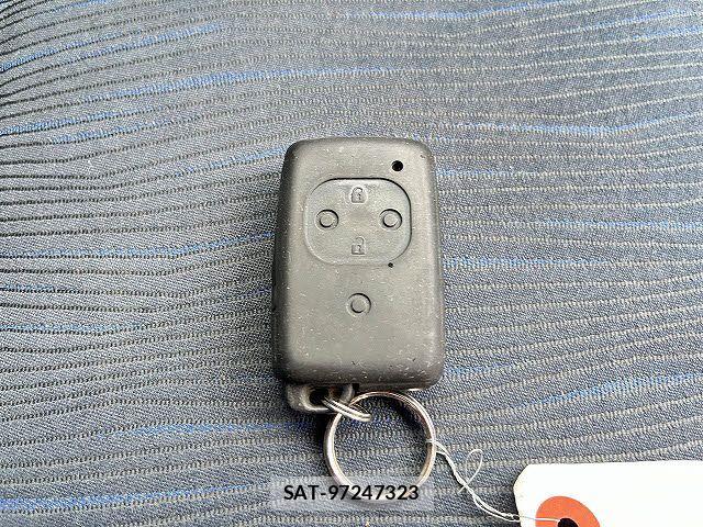 Toyota VOXY 2011-02 7061331-11