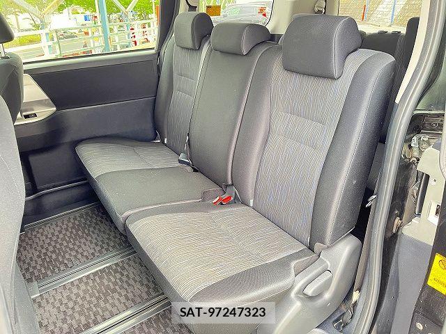 Toyota VOXY 2011-02 7061331-12