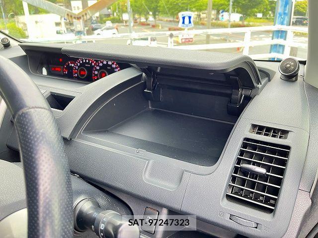 Toyota VOXY 2011-02 7061331-15