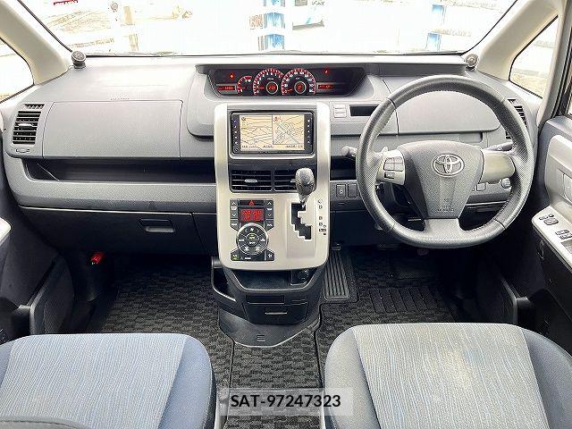 Toyota VOXY 2011-02 7061331-1