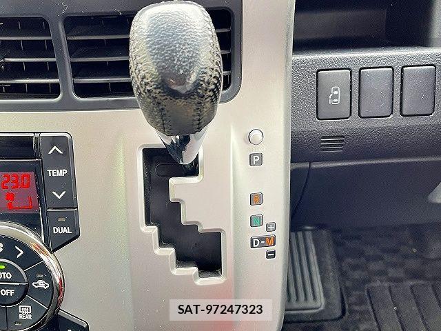Toyota VOXY 2011-02 7061331-19