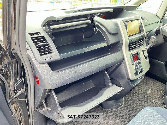Toyota VOXY 2011-02 7061331-20