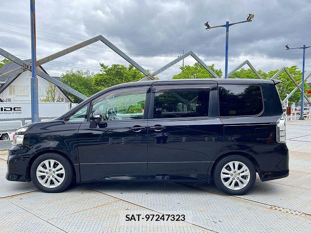 Toyota VOXY 2011-02 7061331-23