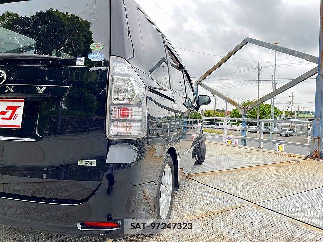 Toyota VOXY 2011-02 7061331-25