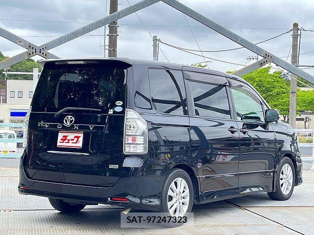 Toyota VOXY 2011-02 7061331-2