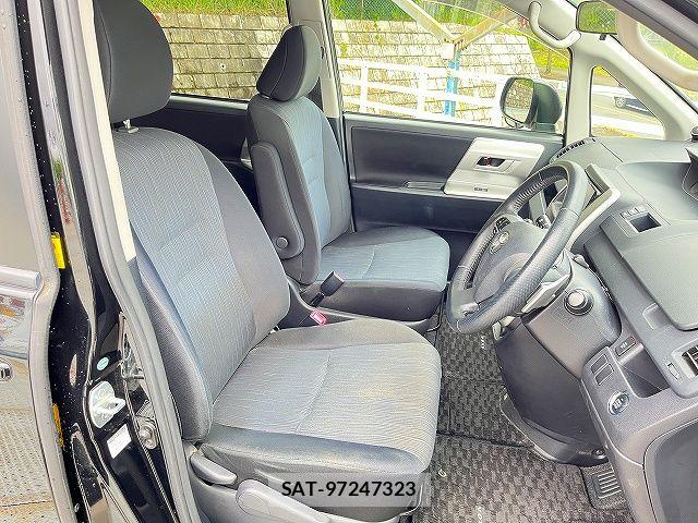 Toyota VOXY 2011-02 7061331-3