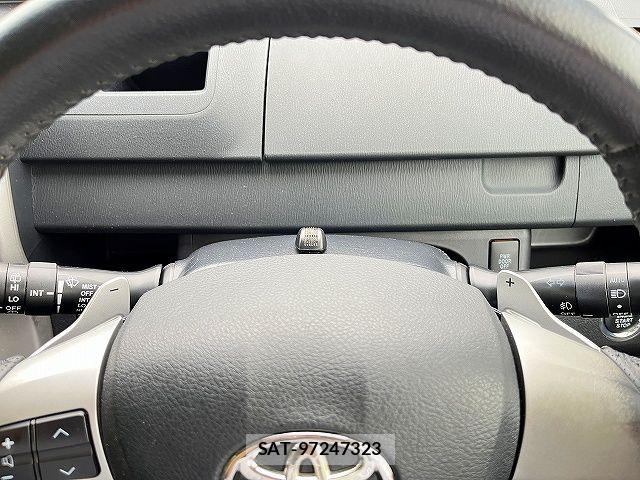 Toyota VOXY 2011-02 7061331-5