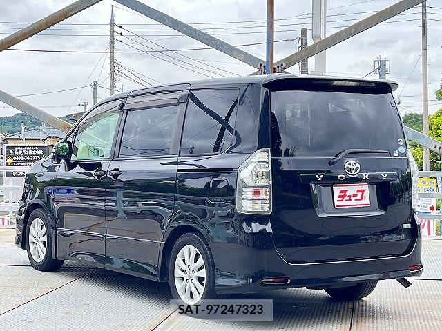Toyota VOXY 2011-02 7061331-8