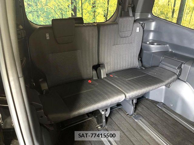 Toyota VOXY 2022-12 7061307-9