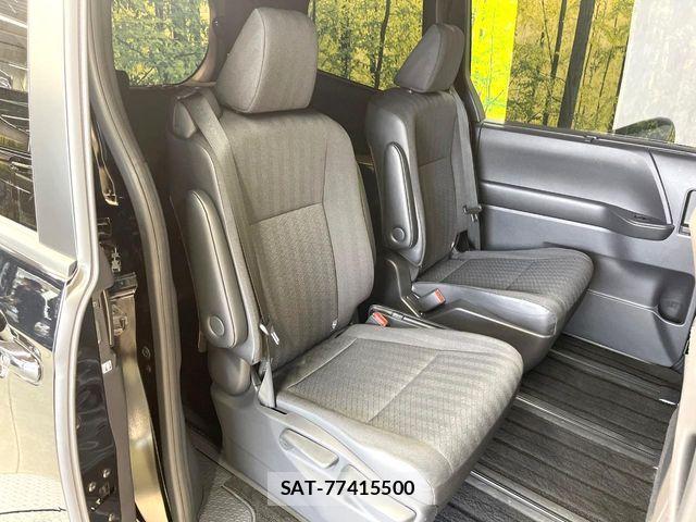 Toyota VOXY 2022-12 7061307-8