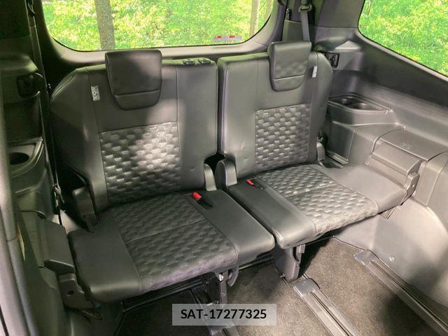 Toyota VOXY 2022-08 7061303-9
