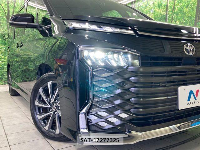 Toyota VOXY 2022-08 7061303-11