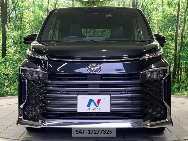 Toyota VOXY 2022-08 7061303-13