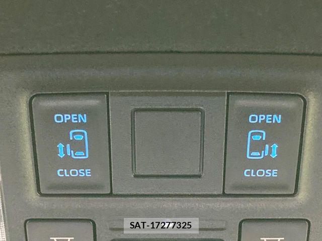 Toyota VOXY 2022-08 7061303-5