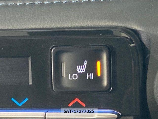 Toyota VOXY 2022-08 7061303-6