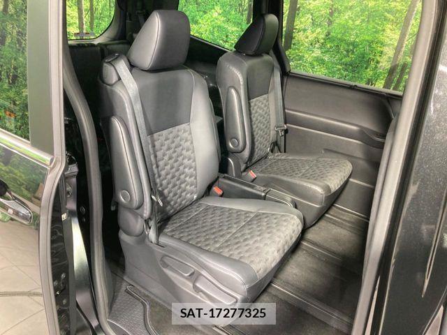 Toyota VOXY 2022-08 7061303-8