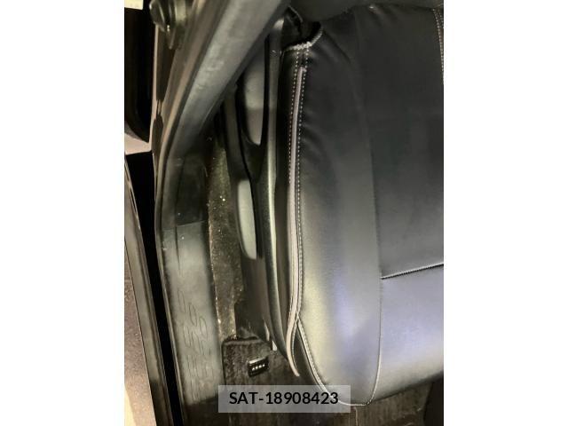Toyota VOXY 2014-10 7061334-11