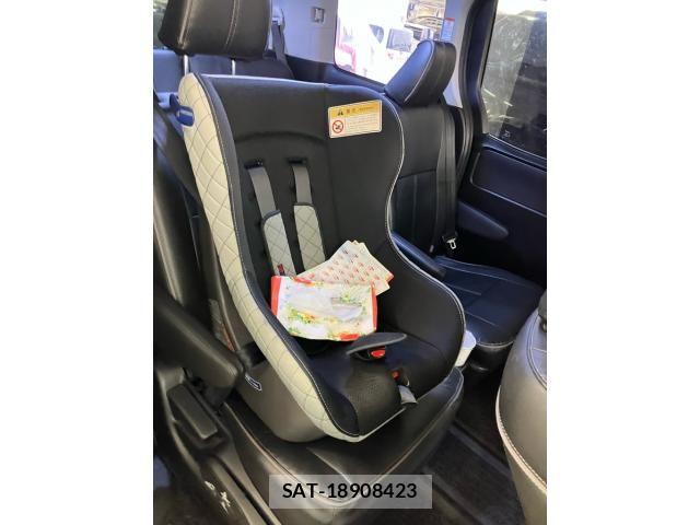 Toyota VOXY 2014-10 7061334-12