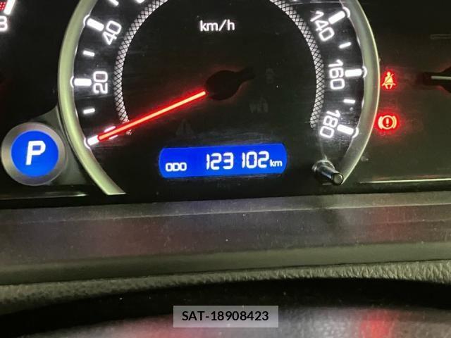 Toyota VOXY 2014-10 7061334-17