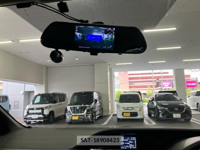 Toyota VOXY 2014-10 7061334-18
